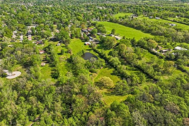 18611 E Salisbury Road, Independence, MO 64056