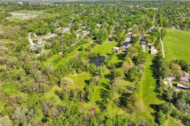 18611 E Salisbury Road, Independence, MO 64056