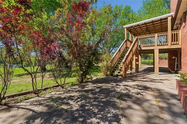 18611 E Salisbury Road, Independence, MO 64056