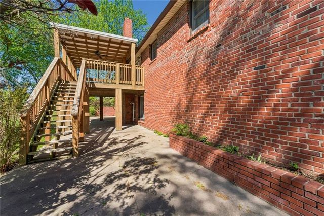 18611 E Salisbury Road, Independence, MO 64056