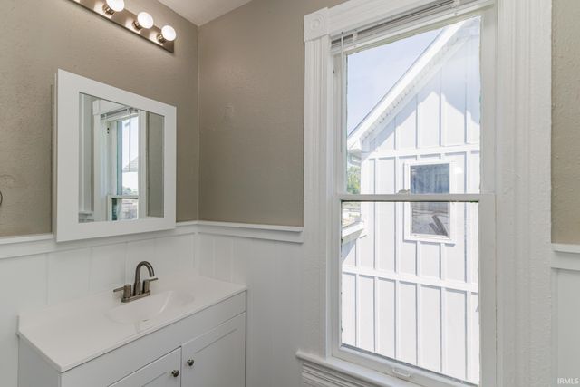 2203 S Elm Street, Muncie, IN 47302