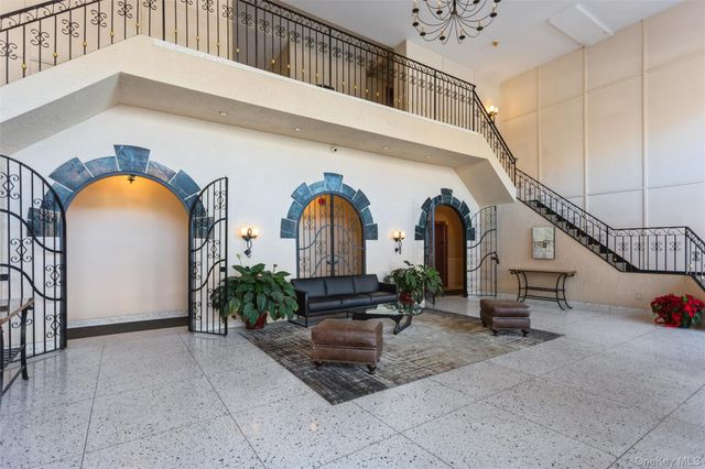 370 W. Broadway 2X, Long Beach, NY 11561