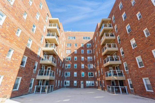 370 W. Broadway 2X, Long Beach, NY 11561