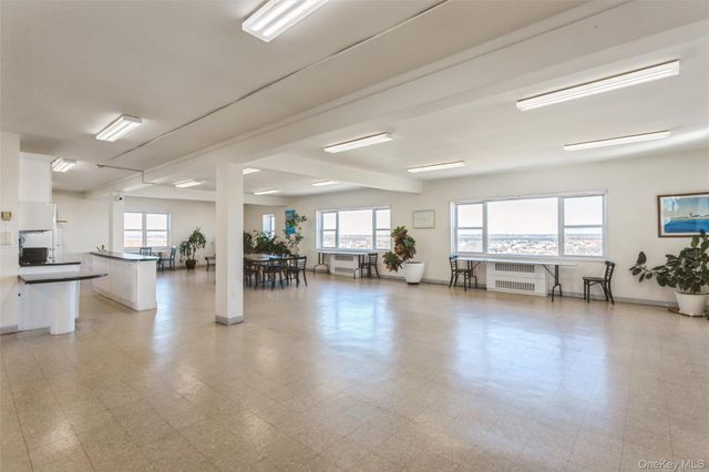 370 W. Broadway 2X, Long Beach, NY 11561