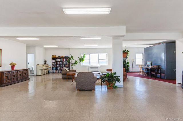 370 W. Broadway 2X, Long Beach, NY 11561