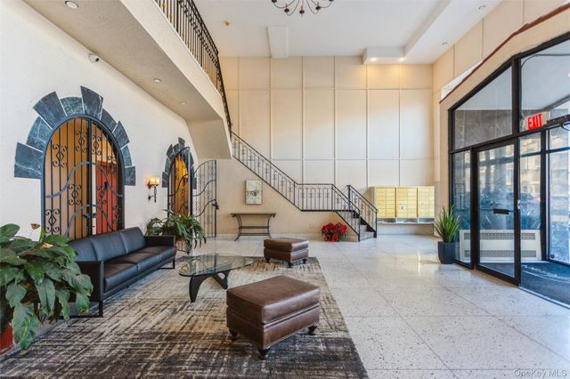 370 W. Broadway 2X, Long Beach, NY 11561