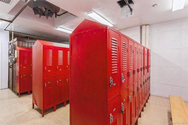 370 W. Broadway 2X, Long Beach, NY 11561