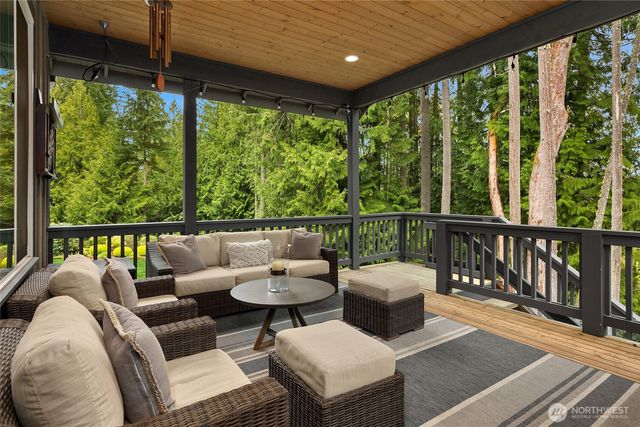 7835 Ledgestone Loop NE, Bainbridge Island, WA 98110