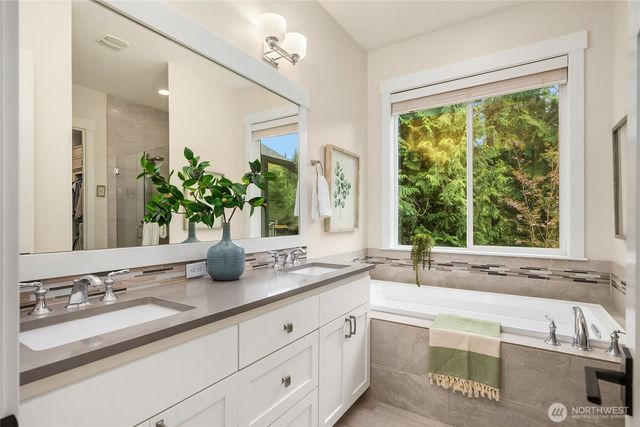 7835 Ledgestone Loop NE, Bainbridge Island, WA 98110