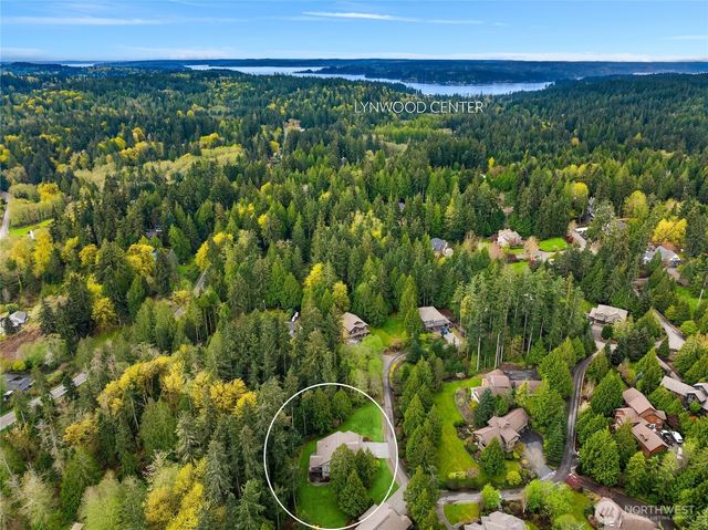 7835 Ledgestone Loop NE, Bainbridge Island, WA 98110