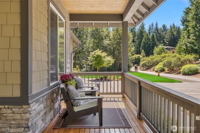 7835 Ledgestone Loop NE, Bainbridge Island, WA 98110