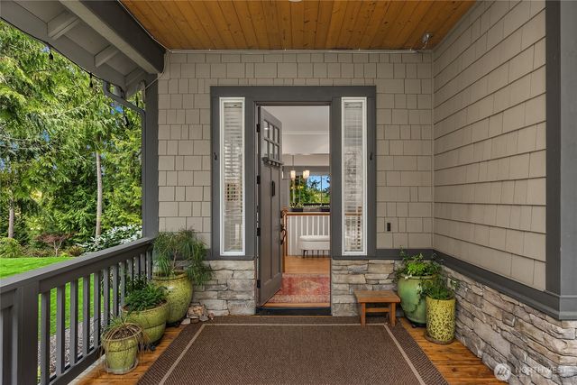 7835 Ledgestone Loop NE, Bainbridge Island, WA 98110