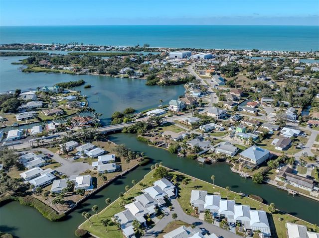 611 FAIR WINDS DRIVE 611, Nokomis, FL 34275