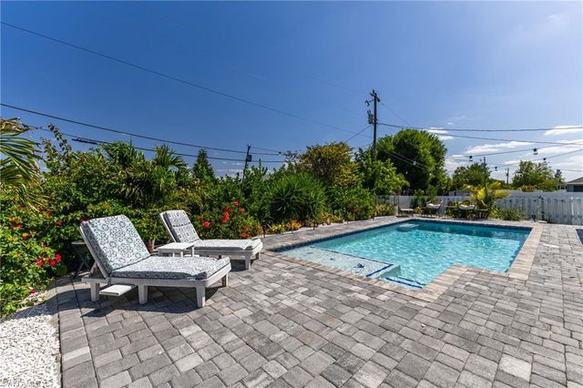 709 27th ST, Cape Coral, FL 33914