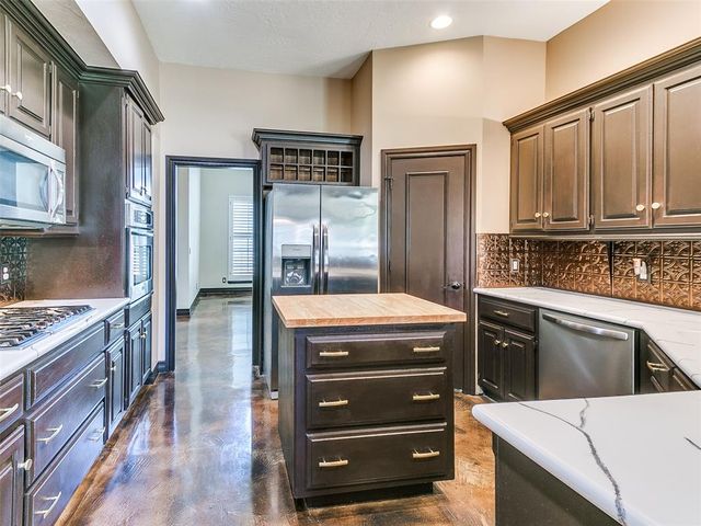 832 Fox Tail Drive, Edmond, OK 73034