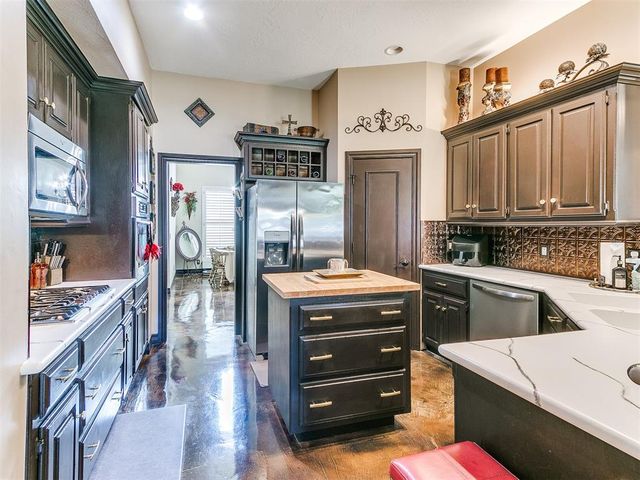 832 Fox Tail Drive, Edmond, OK 73034