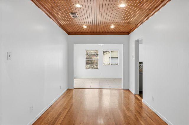 2007 Montclaire ST, Austin, TX 78704