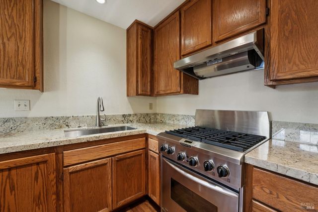 2633 Spring Oaks Dr, Santa Rosa, CA 95405