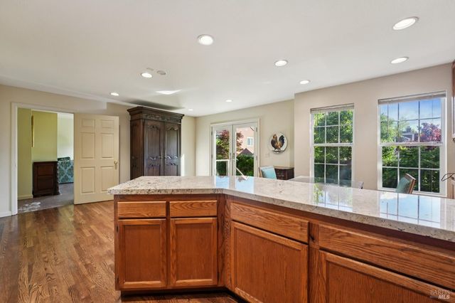 2633 Spring Oaks Dr, Santa Rosa, CA 95405