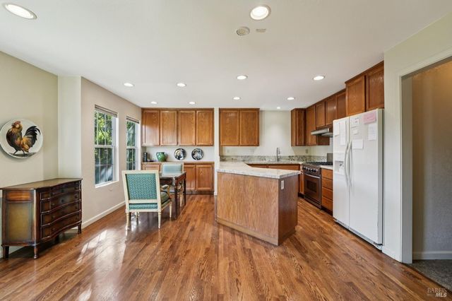 2633 Spring Oaks Dr, Santa Rosa, CA 95405