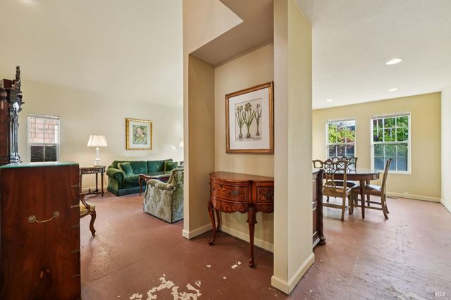 2633 Spring Oaks Dr, Santa Rosa, CA 95405