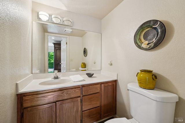 2633 Spring Oaks Dr, Santa Rosa, CA 95405