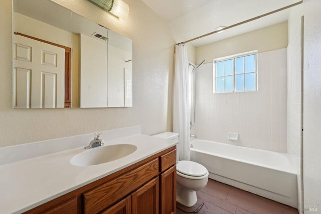 2633 Spring Oaks Dr, Santa Rosa, CA 95405