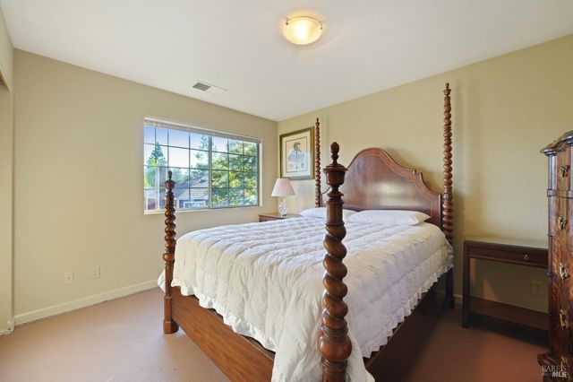 2633 Spring Oaks Dr, Santa Rosa, CA 95405