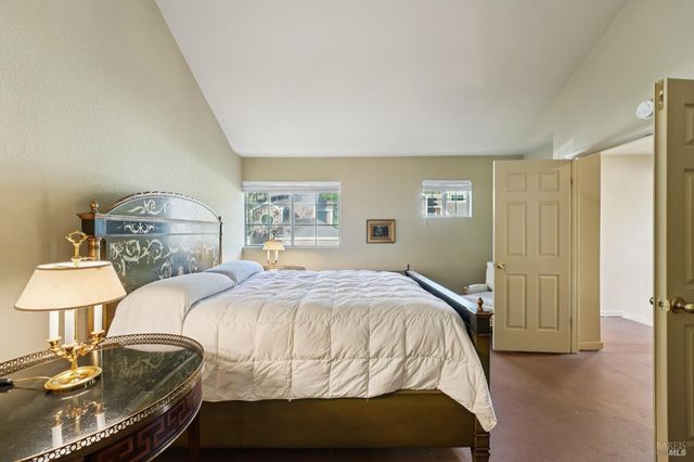 2633 Spring Oaks Dr, Santa Rosa, CA 95405