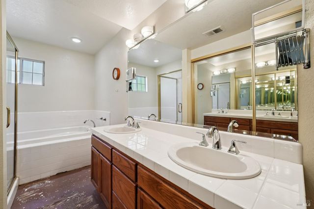 2633 Spring Oaks Dr, Santa Rosa, CA 95405