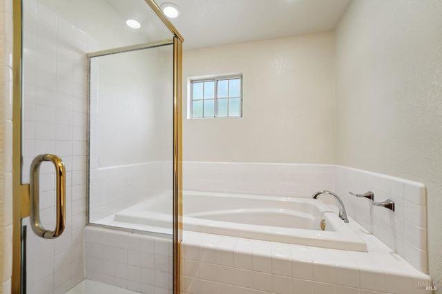 2633 Spring Oaks Dr, Santa Rosa, CA 95405