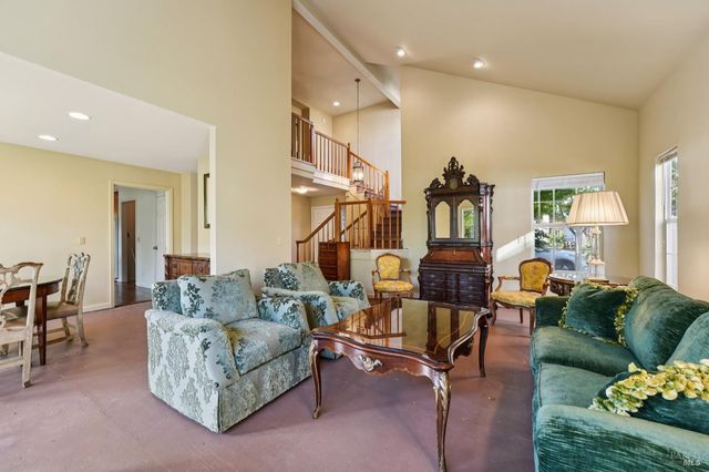 2633 Spring Oaks Dr, Santa Rosa, CA 95405