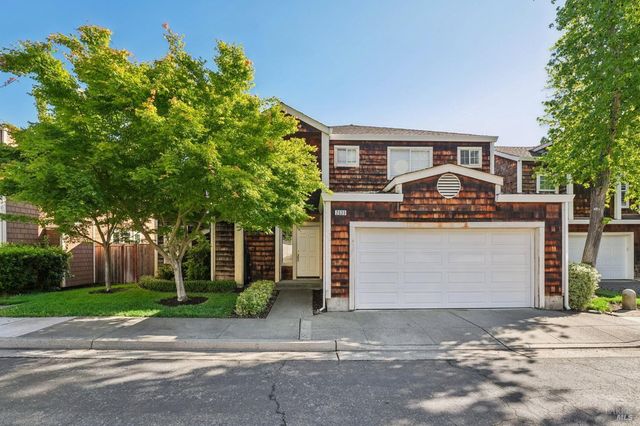 2633 Spring Oaks Dr, Santa Rosa, CA 95405