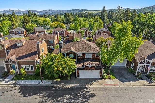 2633 Spring Oaks Dr, Santa Rosa, CA 95405