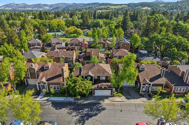 2633 Spring Oaks Dr, Santa Rosa, CA 95405