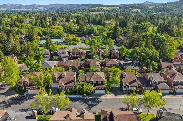 2633 Spring Oaks Dr, Santa Rosa, CA 95405