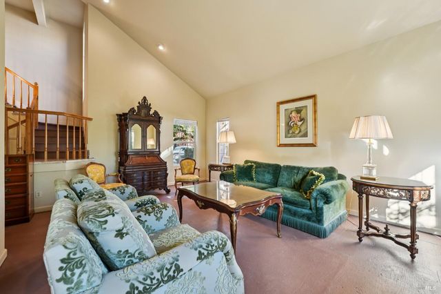 2633 Spring Oaks Dr, Santa Rosa, CA 95405