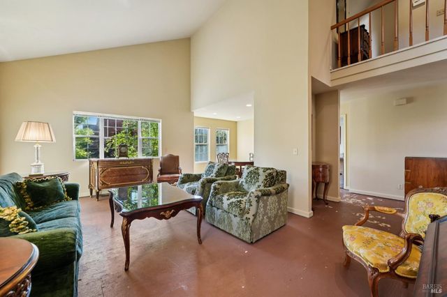 2633 Spring Oaks Dr, Santa Rosa, CA 95405
