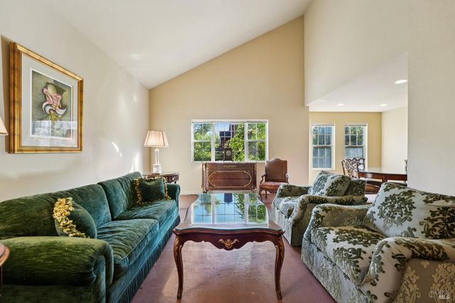 2633 Spring Oaks Dr, Santa Rosa, CA 95405