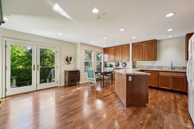 2633 Spring Oaks Dr, Santa Rosa, CA 95405