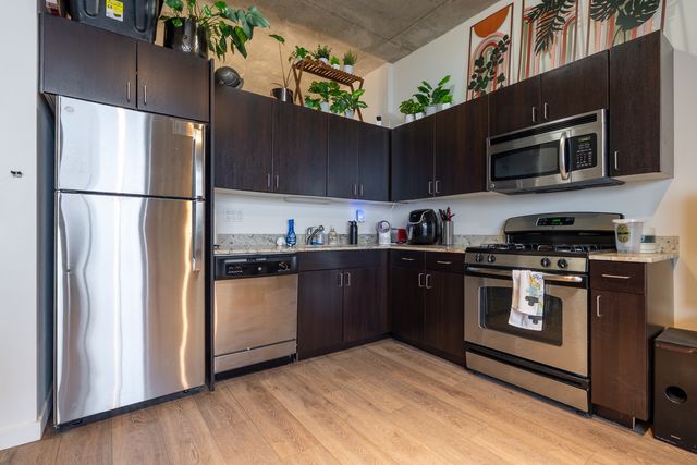 235 W Van Buren Street 1809, Chicago, IL 60607