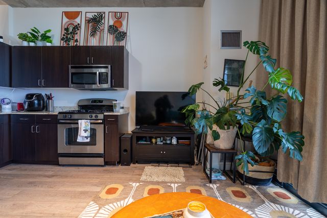 235 W Van Buren Street 1809, Chicago, IL 60607