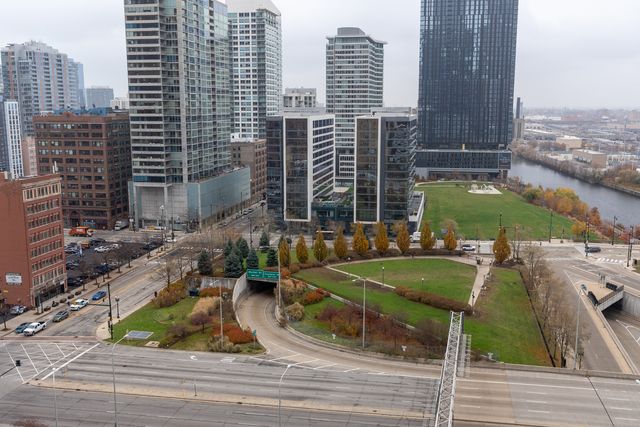 235 W Van Buren Street 1809, Chicago, IL 60607