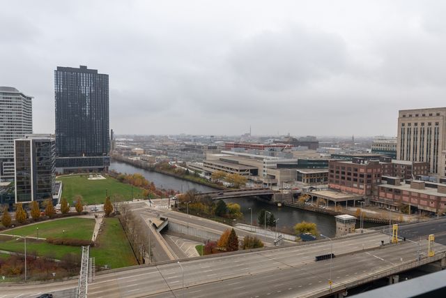235 W Van Buren Street 1809, Chicago, IL 60607