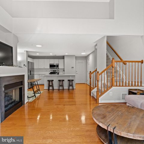 5117 DONOVAN DR, Alexandria, VA 22304