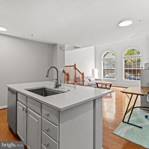 5117 DONOVAN DR, Alexandria, VA 22304