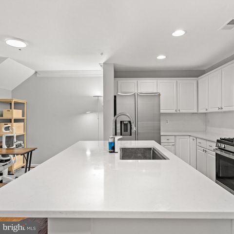 5117 DONOVAN DR, Alexandria, VA 22304