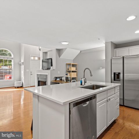5117 DONOVAN DR, Alexandria, VA 22304