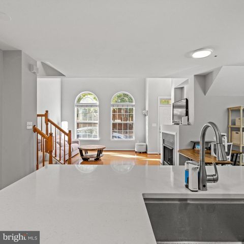 5117 DONOVAN DR, Alexandria, VA 22304