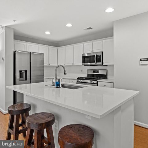 5117 DONOVAN DR, Alexandria, VA 22304